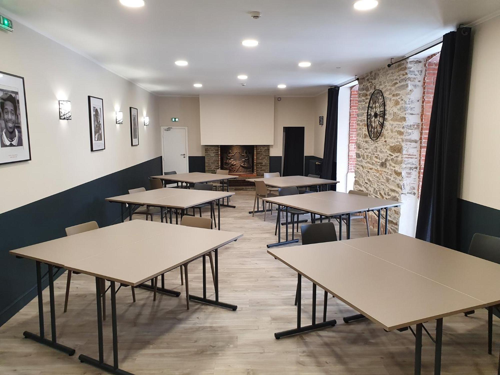 Hotel Restaurant Les Voyageurs Montaigu-Vendee Extérieur photo