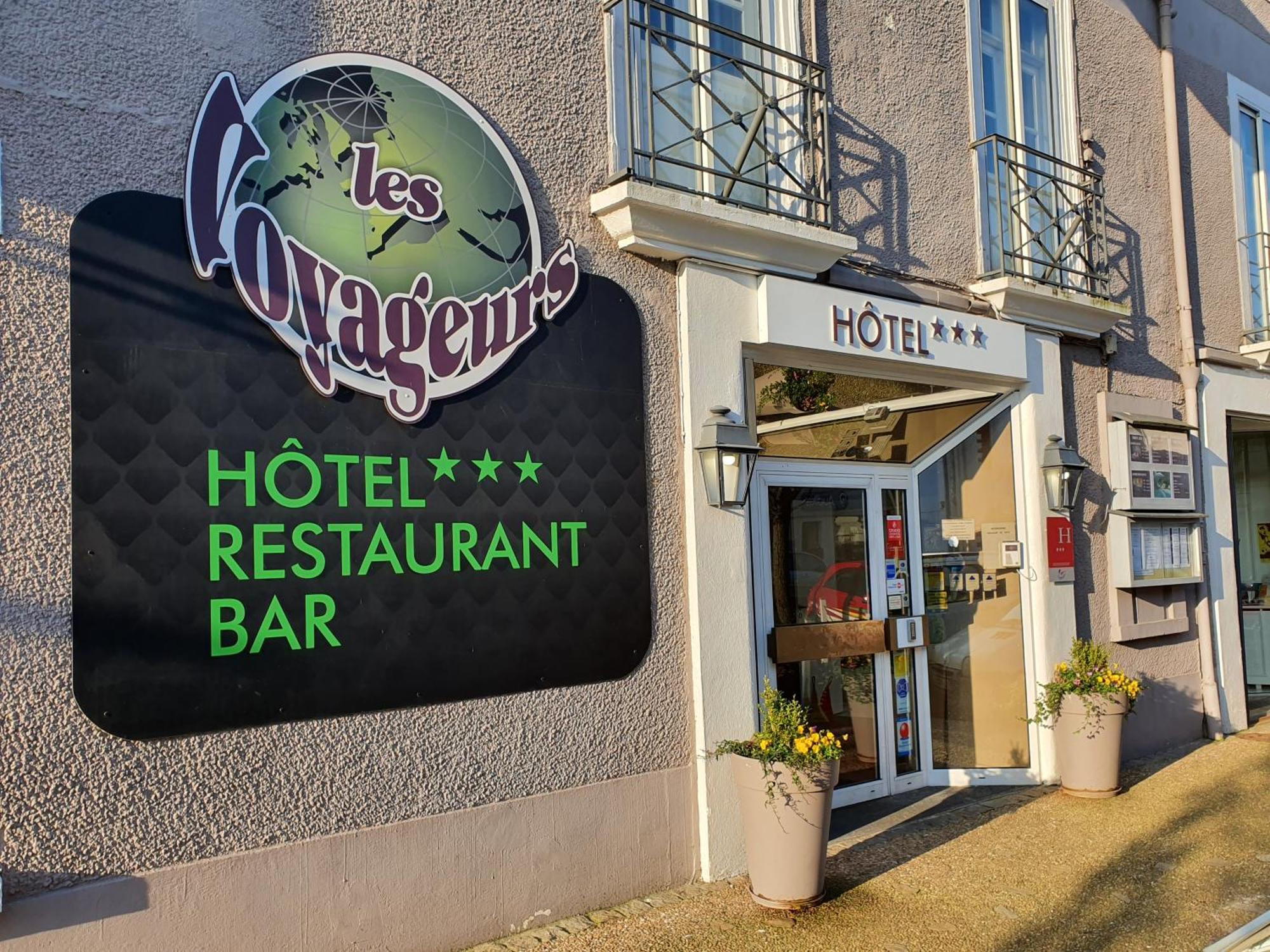 Hotel Restaurant Les Voyageurs Montaigu-Vendee Extérieur photo