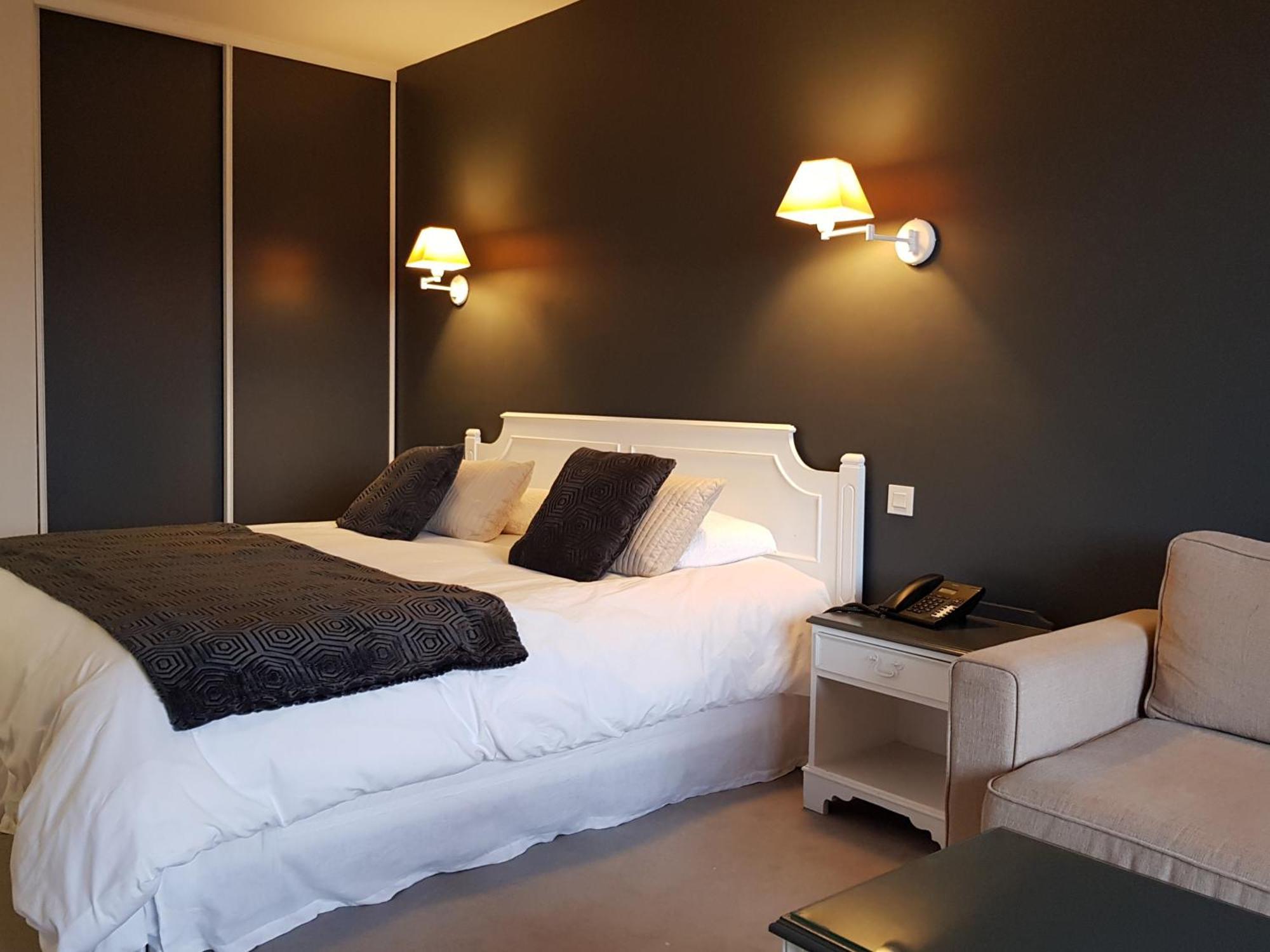 Hotel Restaurant Les Voyageurs Montaigu-Vendee Extérieur photo