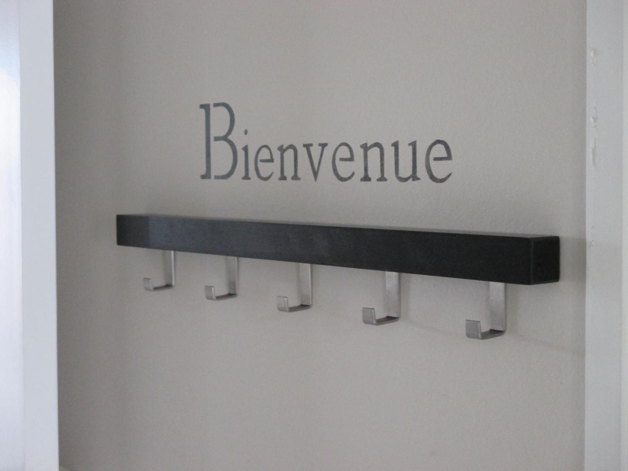 Hotel Restaurant Les Voyageurs Montaigu-Vendee Extérieur photo