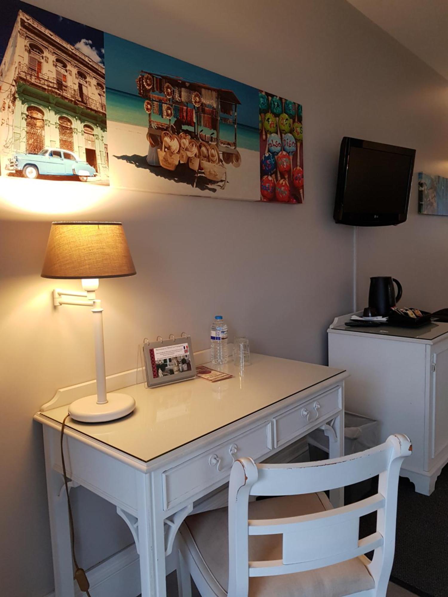 Hotel Restaurant Les Voyageurs Montaigu-Vendee Extérieur photo