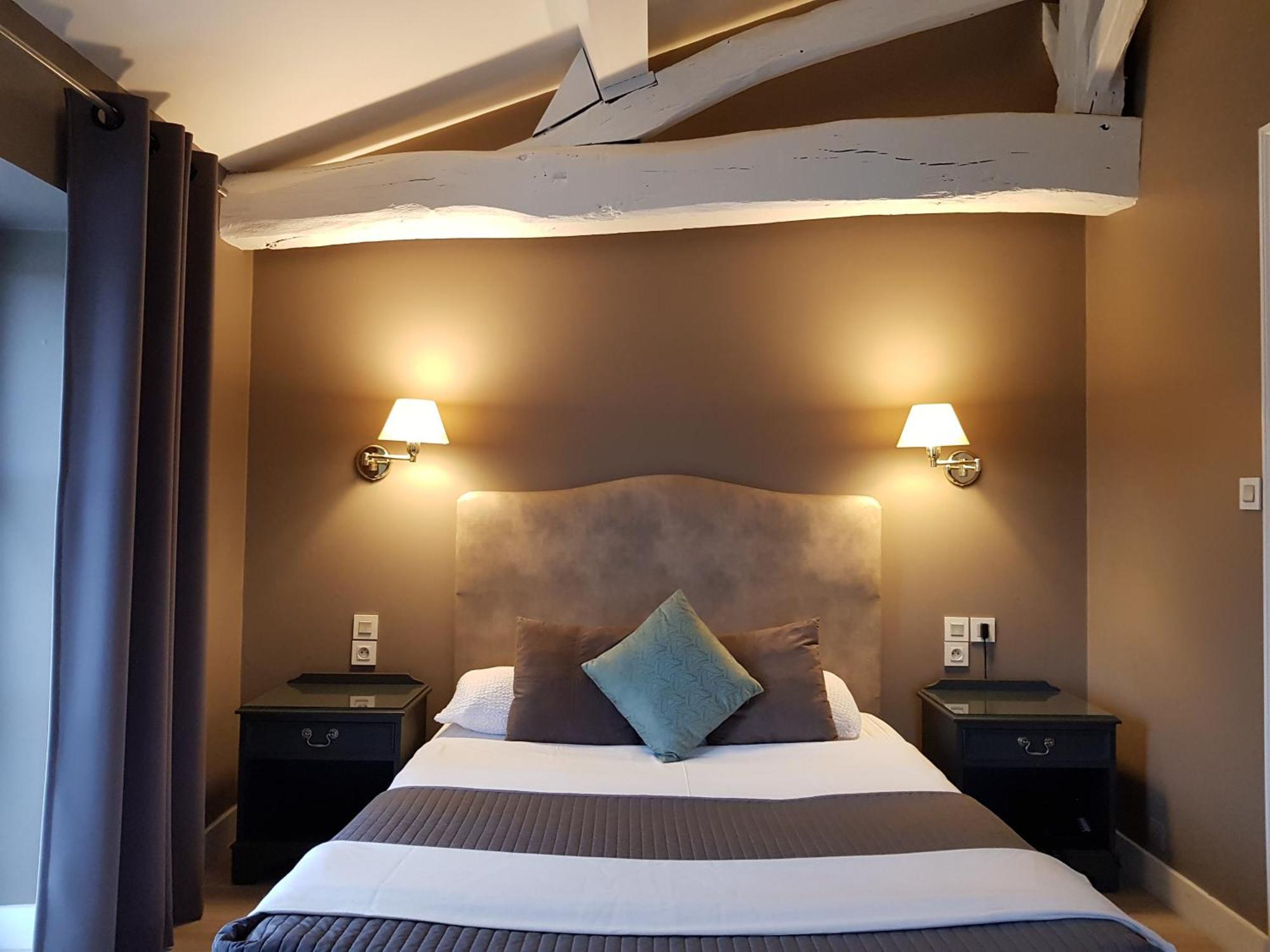 Hotel Restaurant Les Voyageurs Montaigu-Vendee Extérieur photo